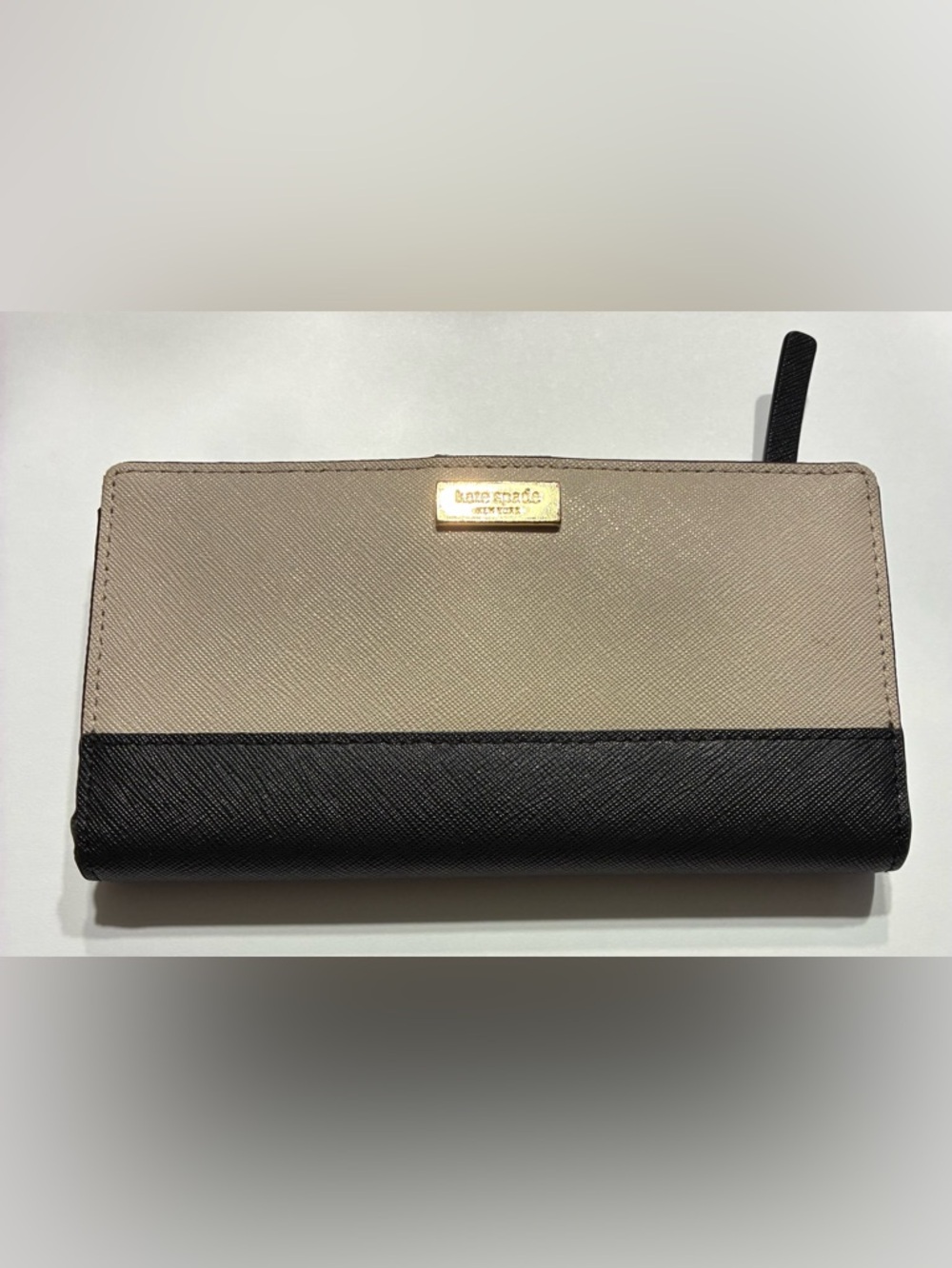 kate Spade EUC Two-Tone  (Color Block)Beige and Black Wallet @7”x4”